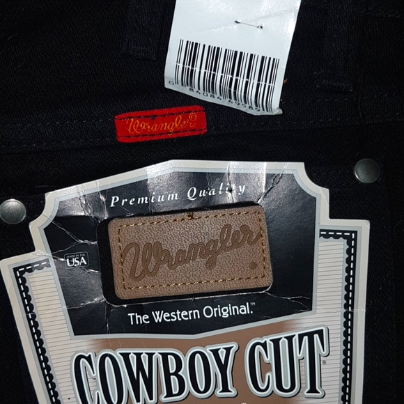 Vintage, cowboy cut, slim fit, fitted seat and thigh, Wrangler Jean's. Size 7×34 - Picture 3 of 7